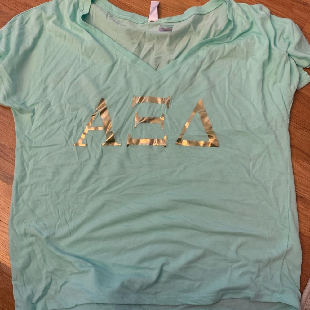 A XI D V neck top